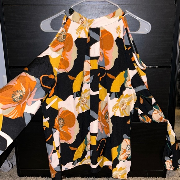 Cold shoulder blouse - Picture 1 of 4